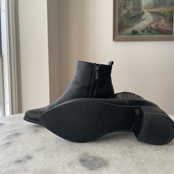 Blondo Elvina Booties - Picture 2 of 9